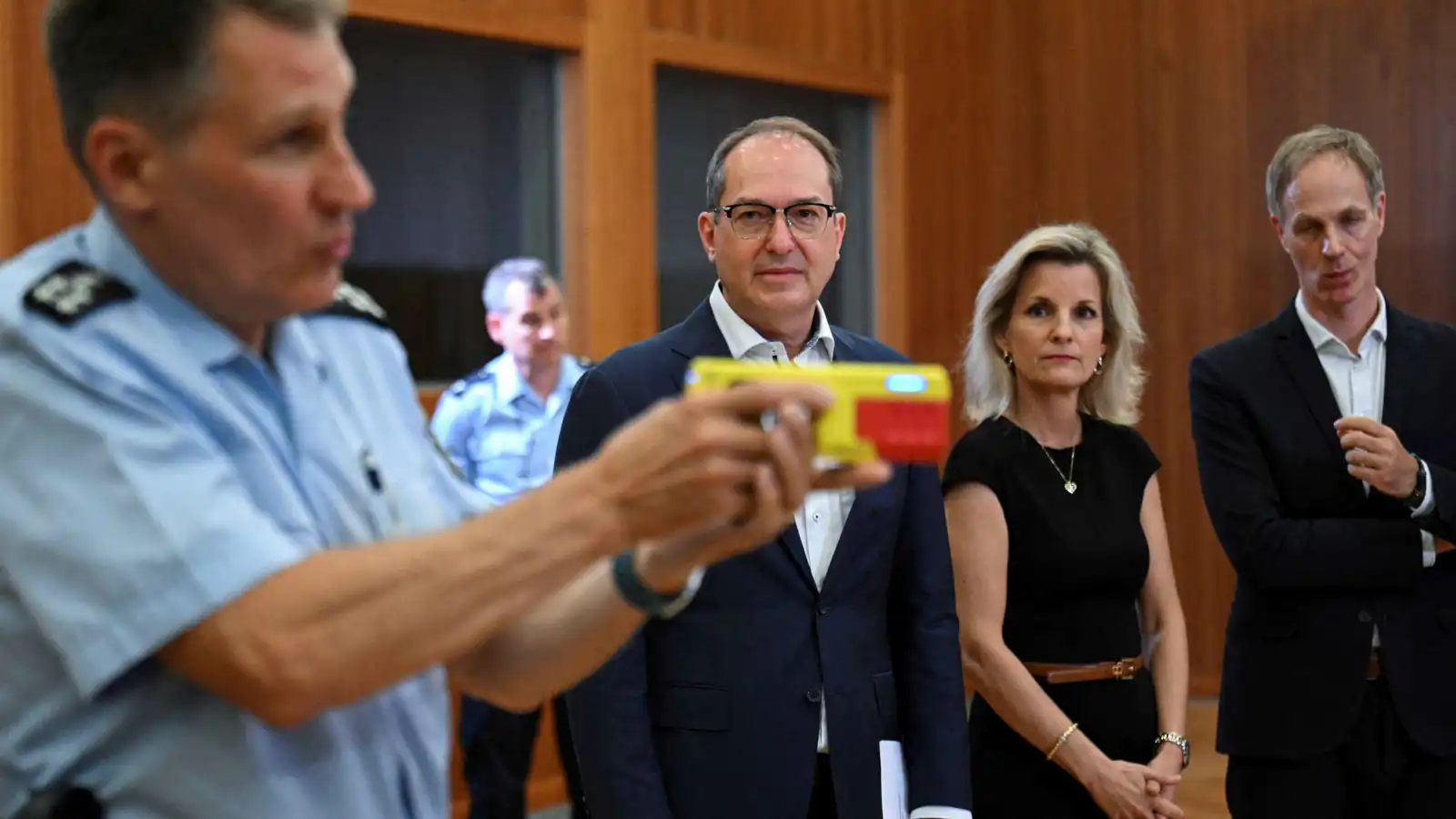 مشروع قانون يتيح للشرطة الألمانية استخدام الصاعق الكهربائي