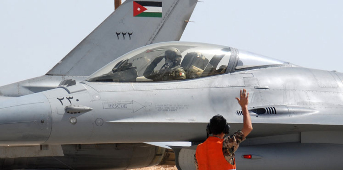 بالفيديو .. لماذا أغار الأردن في هذا التوقيت على تنظيم داعش في سوريا؟