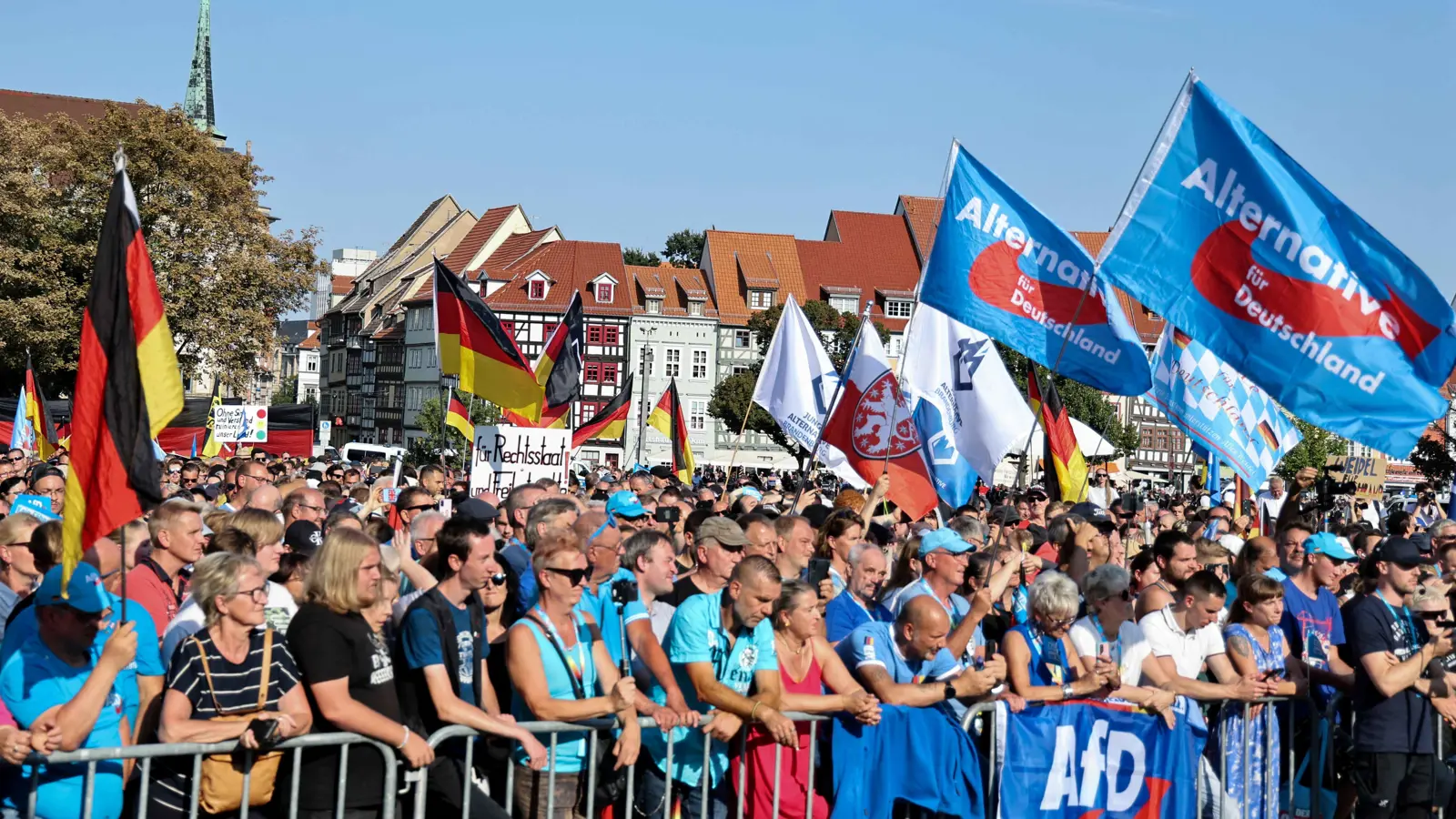 "الإخوة الأعداء".. ملف اللاجئين السوريين يغير التحالفات في ألمانيا