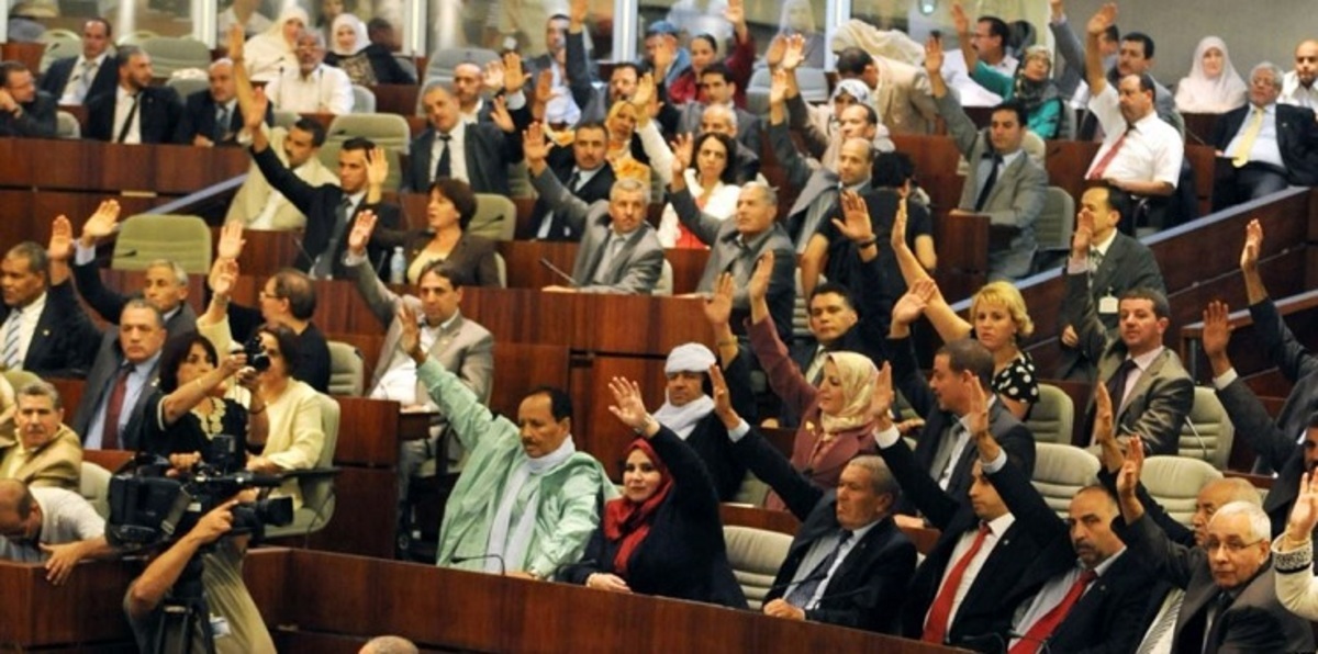 البرلمان الجزائري يوافق على التعديلات الدستورية