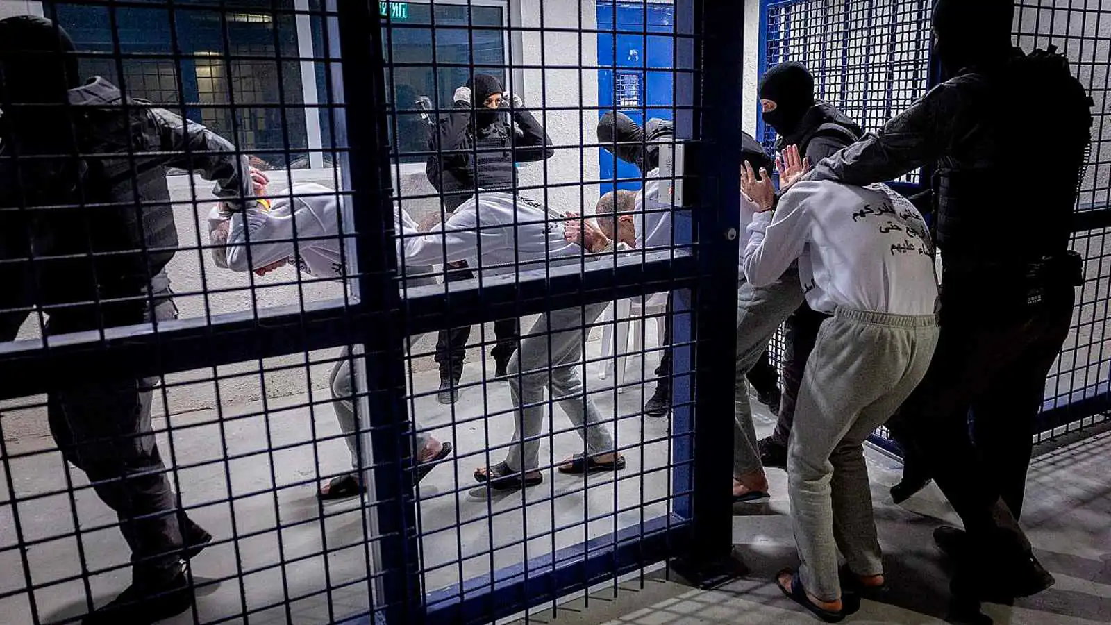 "الإعدام لأسرى حماس".. إسرائيل تُعدّ العدة لقتل "قوات النخبة" داخل الزنازين