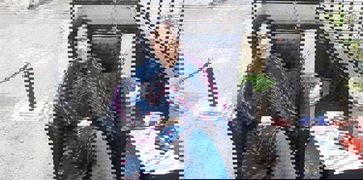 وزير الإعلام الجزائري يطالب مديرة صحيفة مُفلسة ومضربة عن الطعام بتسديد ديونها