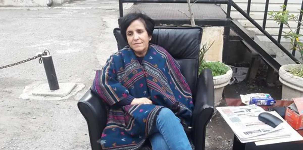 وزير الإعلام الجزائري يطالب مديرة صحيفة مُفلسة ومضربة عن الطعام بتسديد ديونها