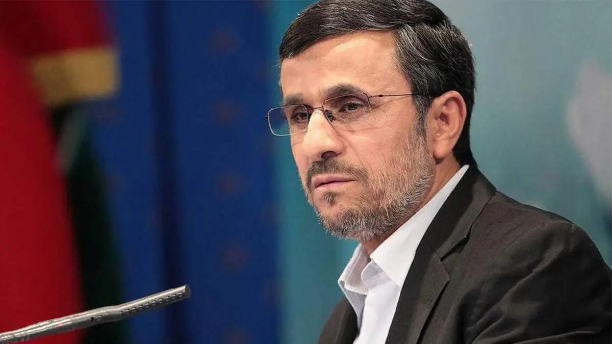 نجاد يدعو لمحاكمة روحاني بتهمة "إراقة وسفك دماء الإيرانيين"