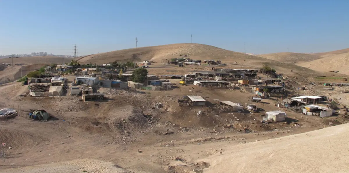 إسرائيل تحاصر "الخان الأحمر" بالقدس تمهيدًا لهدمه وتهجير العشرات من سكانه