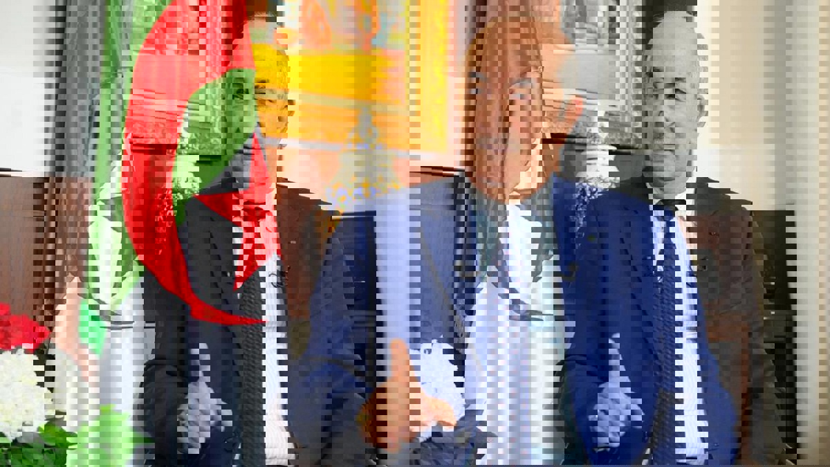 الرئيس الجزائري يهاجم فرنسا بسبب خبر "الفريق الصيني"