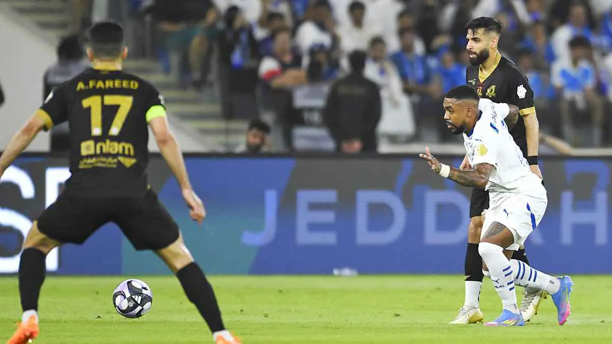 على طريقة البليهي.. جمهور الهلال يصدم نجم الفريق بصافرات استهجان (فيديو)