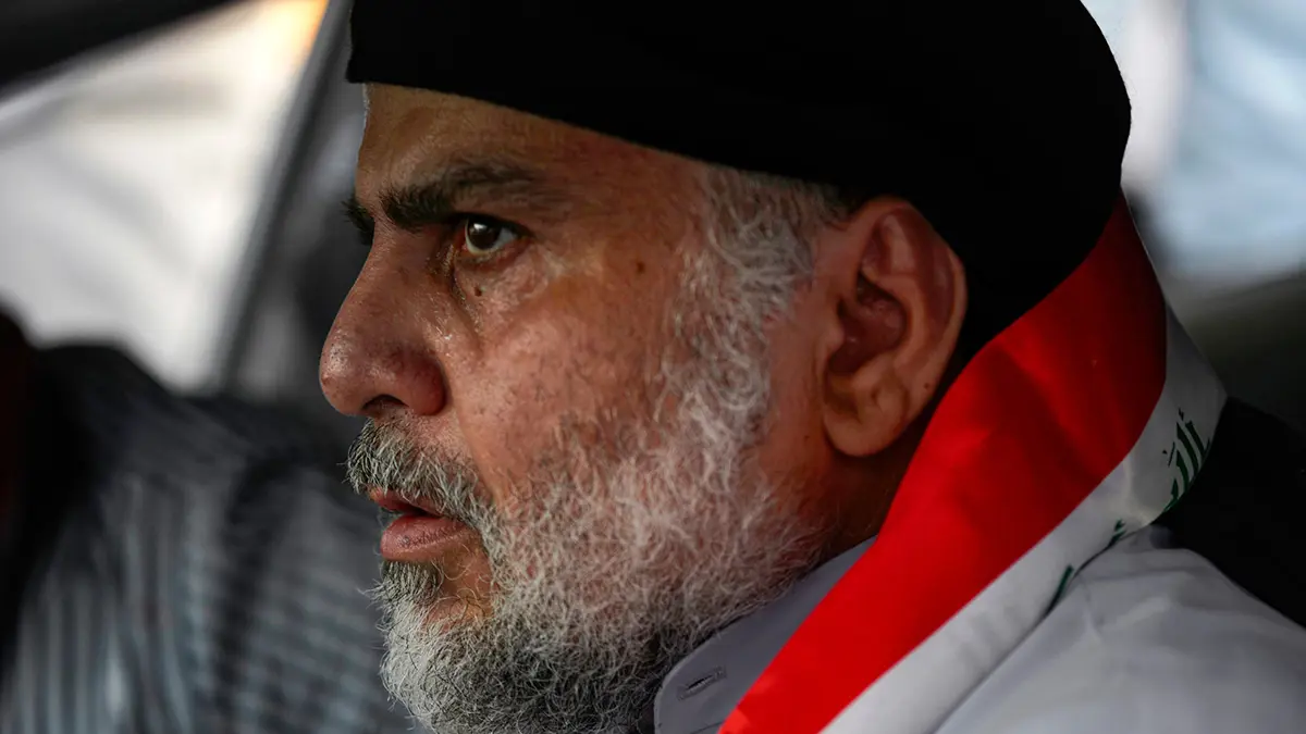 مقتدى الصدر يدعو المتظاهرين إلى إبعاد شبح التدخل الخارجي ويهاجم البرلمان