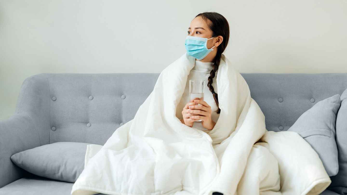 بعد إصابتك بمرض.. كيف تعرف أنك ما زلت "مُعدياً"؟