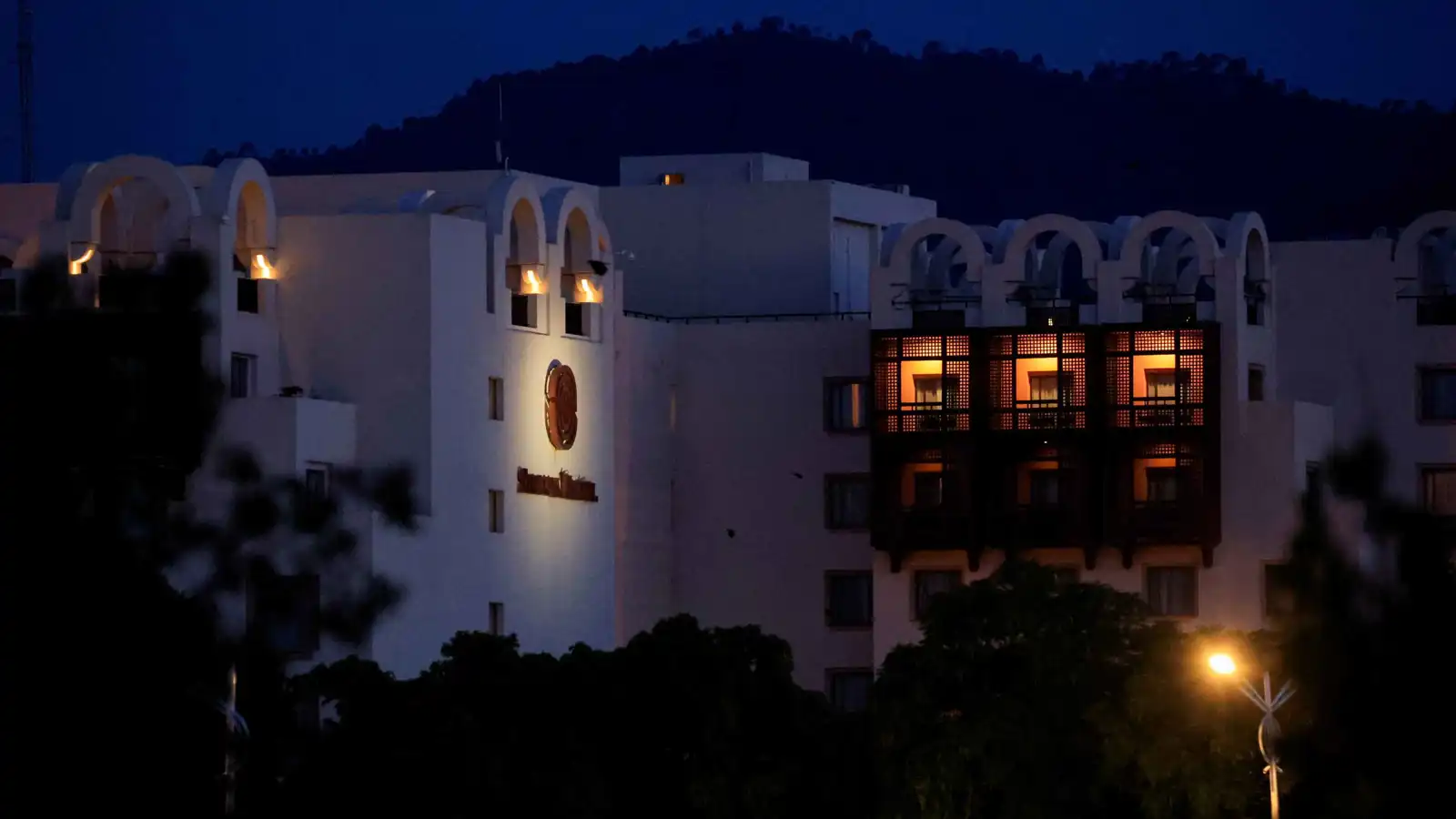 باكستان ترفع القيود الأمنية حول "فندق المفاوضات" في إسلام آباد