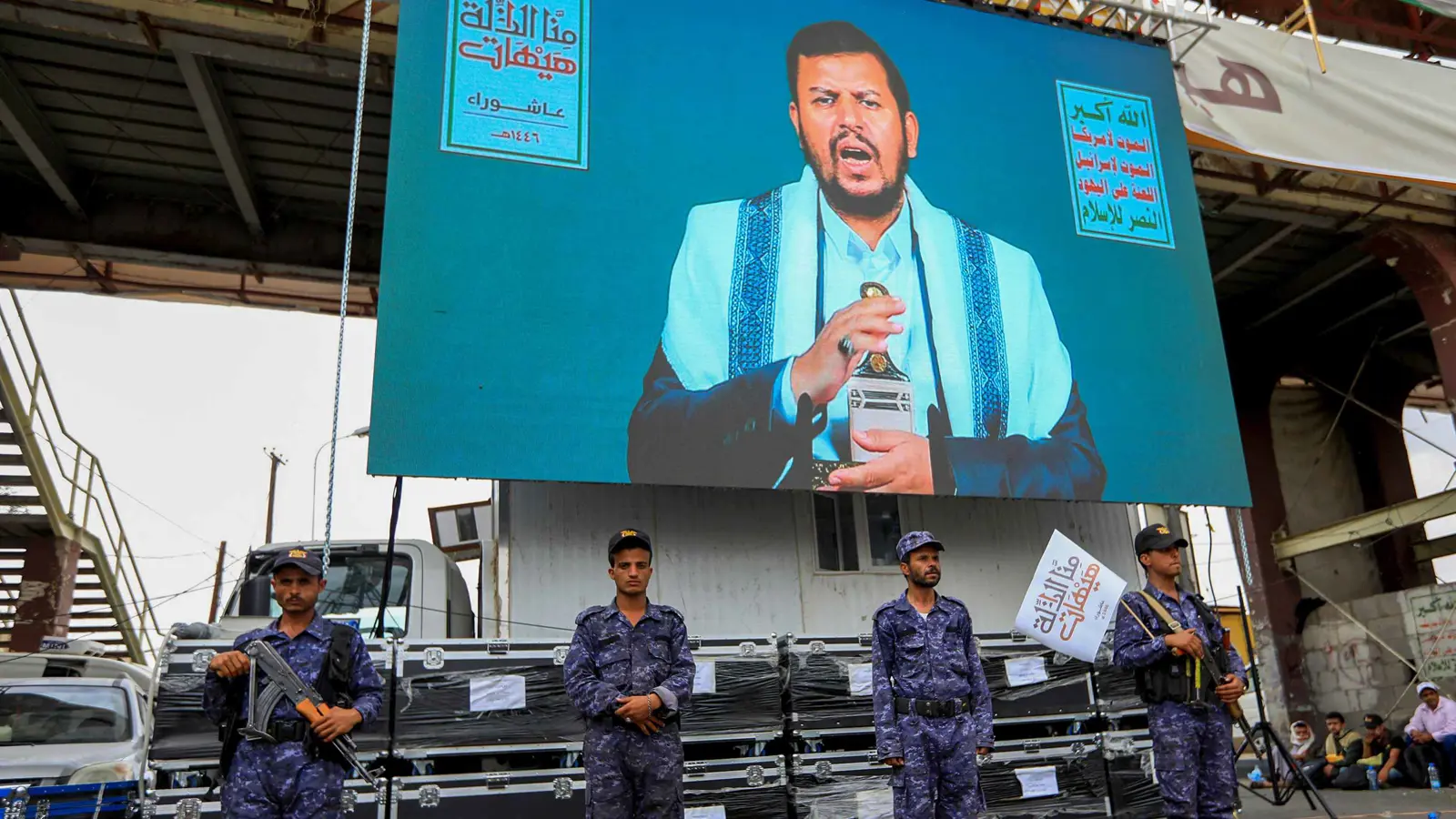 طارق صالح: الحوثي تلقّى تعليمات إيرانية بوقف استهداف السفن