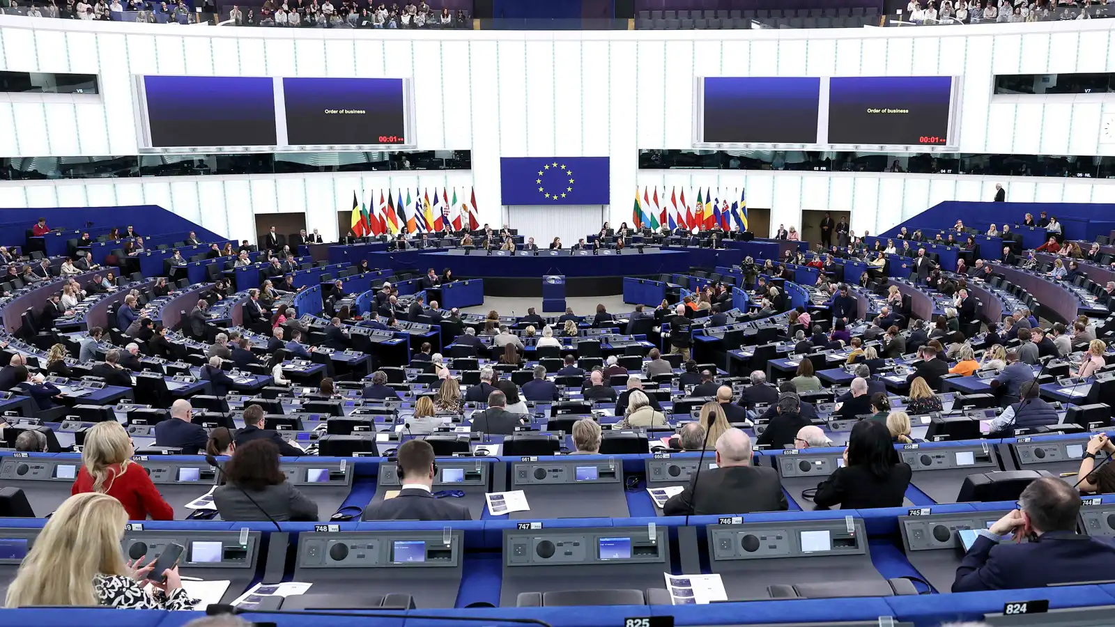 "شلل دبلوماسي ناعم".. أوروبا بين نارين بعد تقييد حركة الروس في "شنغن"