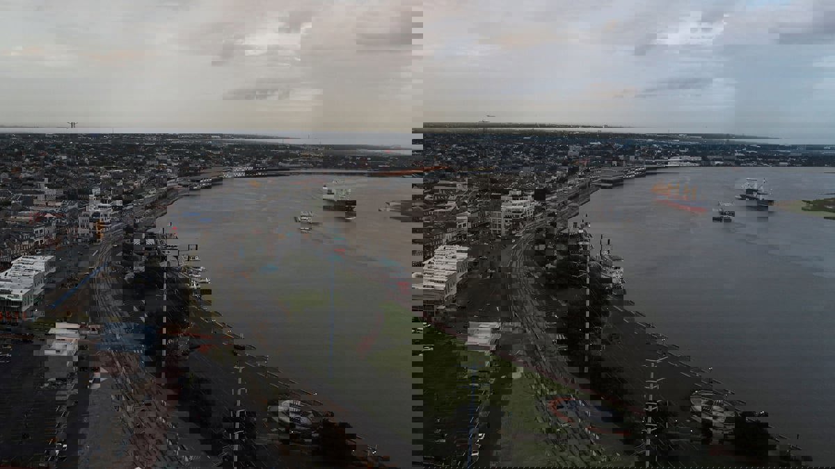 انخفاض مستوى المياه في المسيسيبي يهدد حركة التجارة