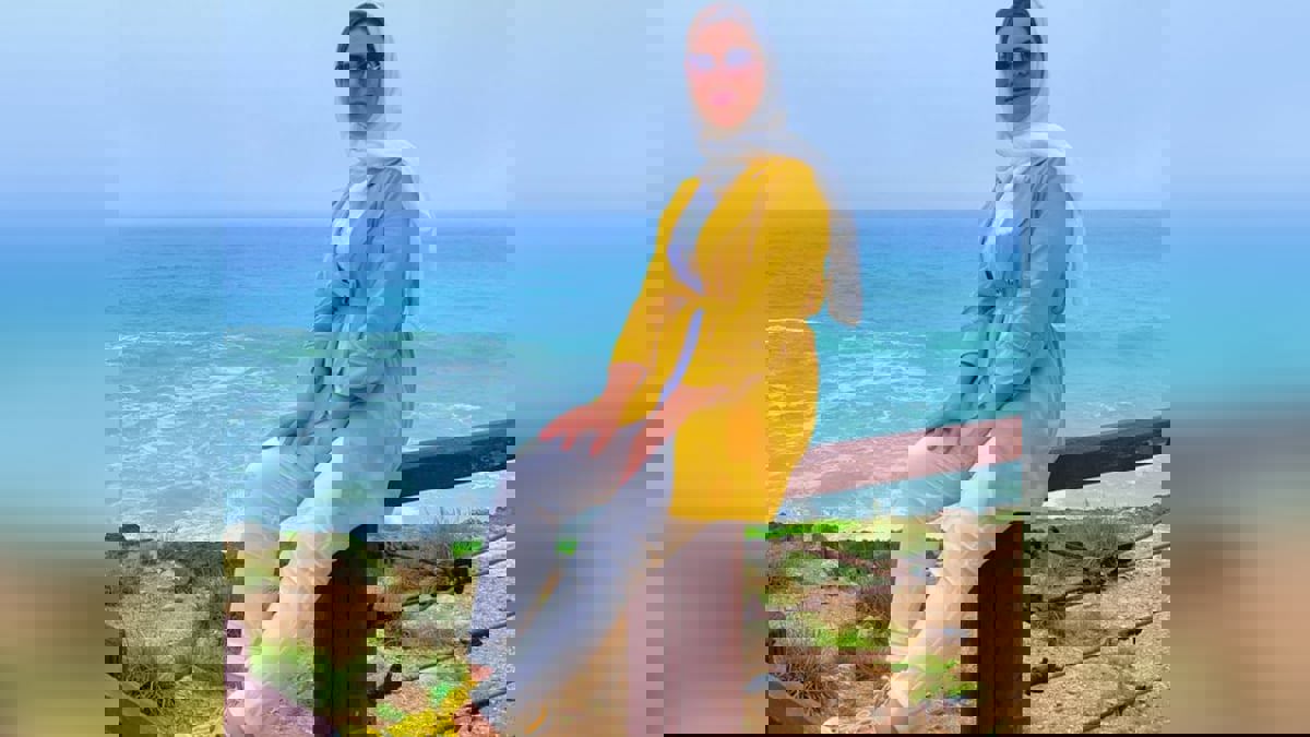 إعلان ثلاجة يتسبب بحملة نقد وسخرية من المشهورة العمانية "آمال المستقبل"