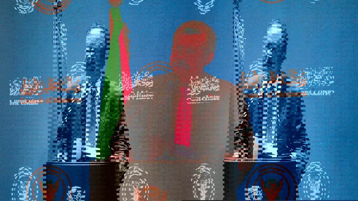 حمدوك يباشر أعماله من مكتبه في رئاسة الوزراء