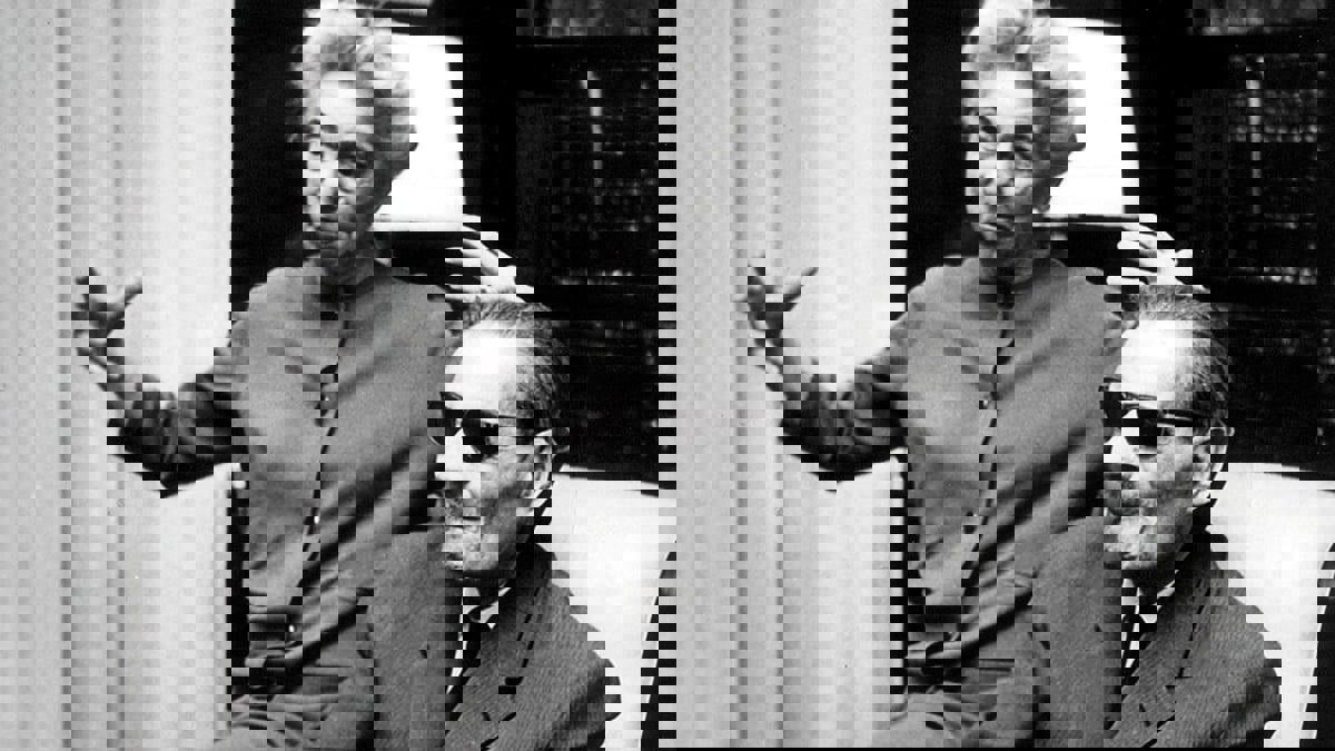 صورة حديثة تثير التكهنات حول البدء بهدم قبر طه حسين