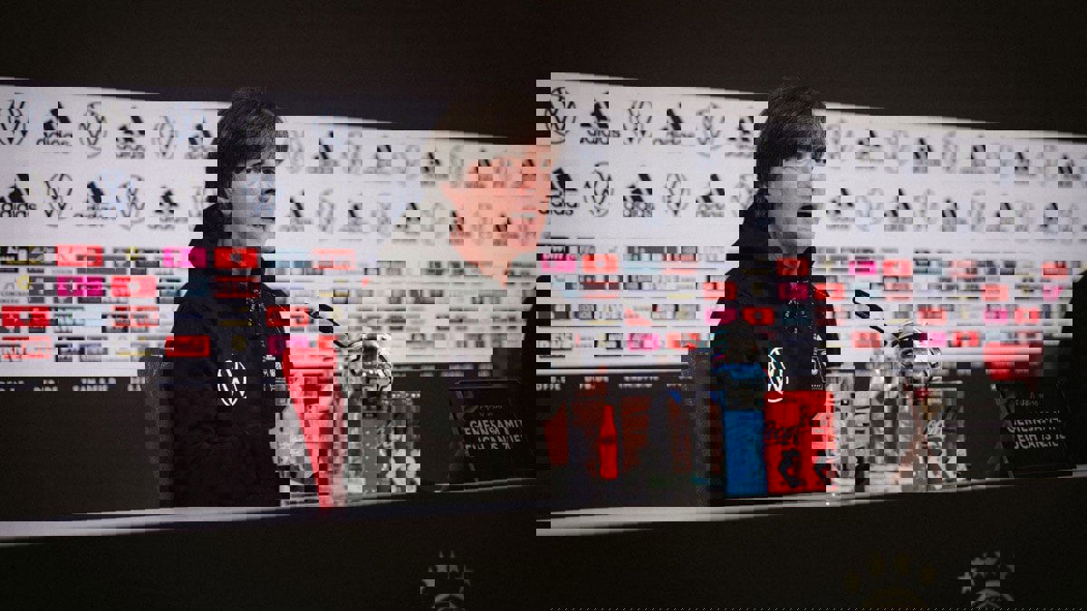 يواكيم لوف يحسم قراره بشأن اقترابه من تدريب ريال مدريد أو برشلونة