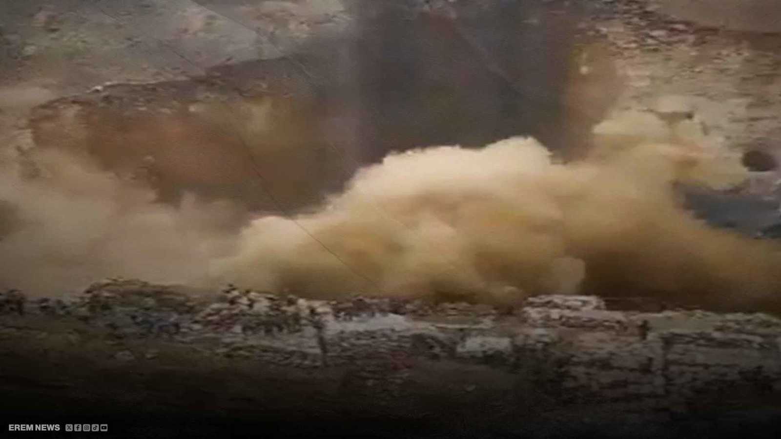 صراخ تحت الطين.. انهيار منجم ذهب يبتلع أكثر من 100 عامل (فيديو)