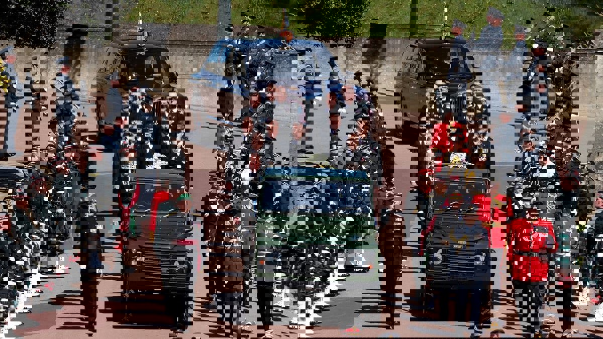 بيع سيارة "لاند روفر" صُممت للأمير فيليب بمبلغ قياسي