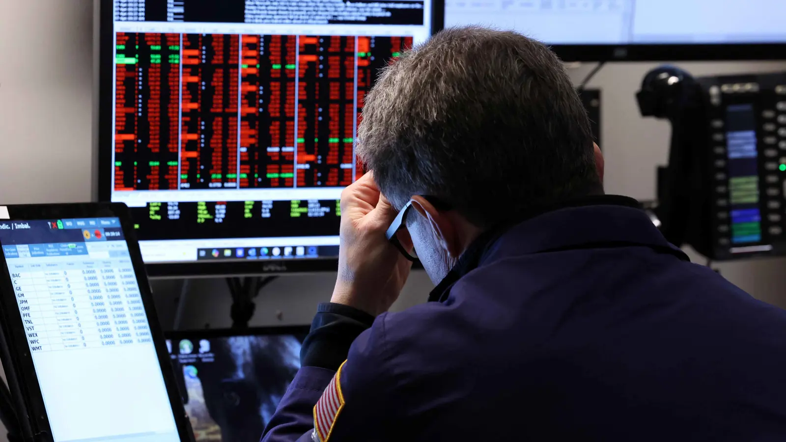 ترامب للأمريكيين: "لا تكونوا ضعفاء وأغبياء"