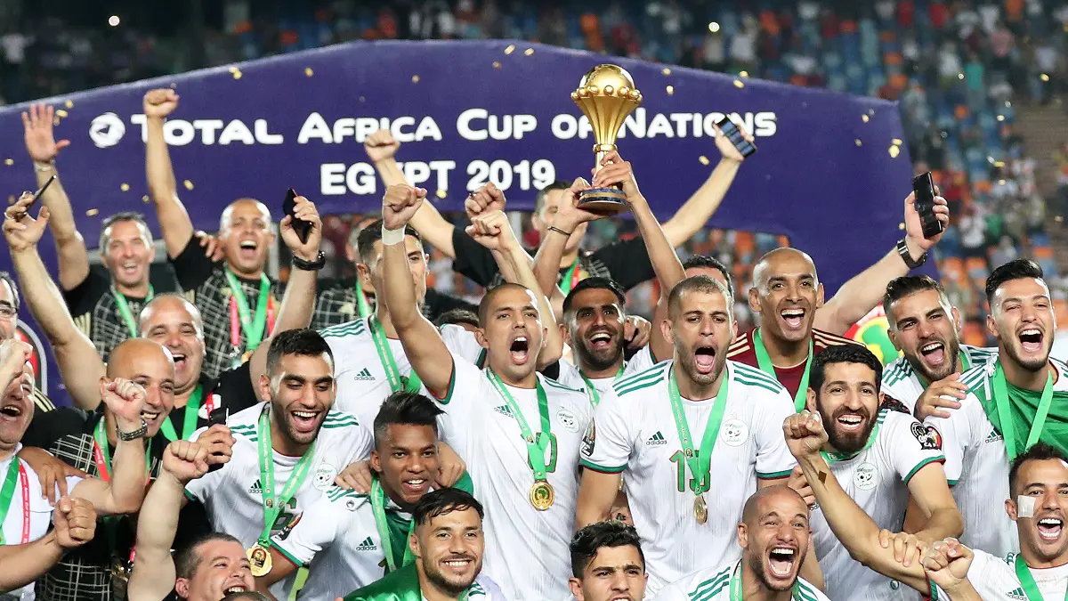 "كاف" يكشف التشكيلة المثالية لكأس أمم أفريقيا 2019 (صورة)