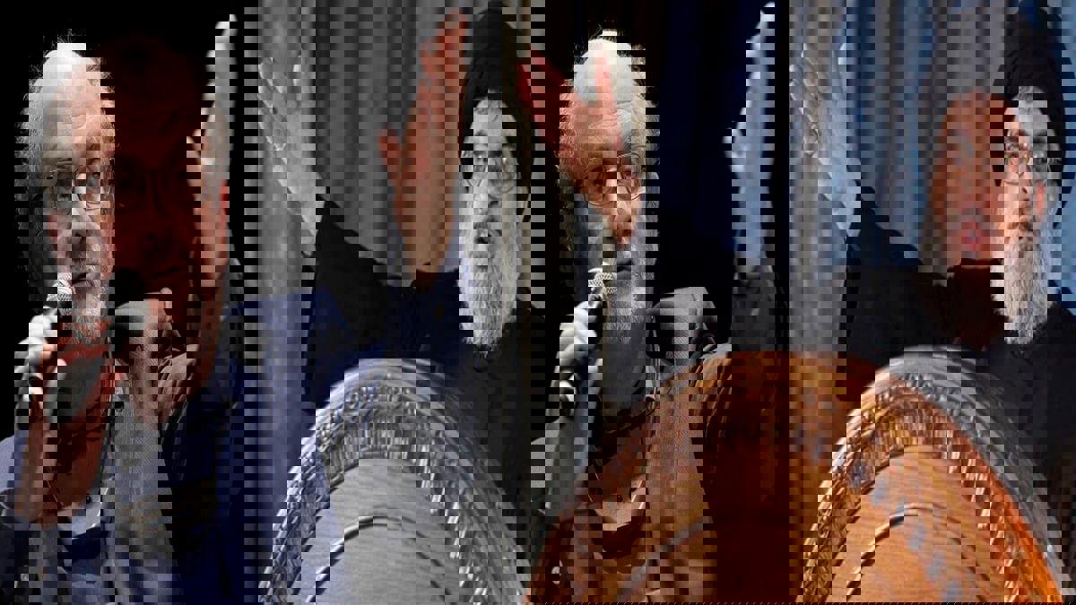 دعوة حسن نصرالله لقتل سلمان رشدي تعود للواجهة بعد استهدافه في نيويورك (فيديو)