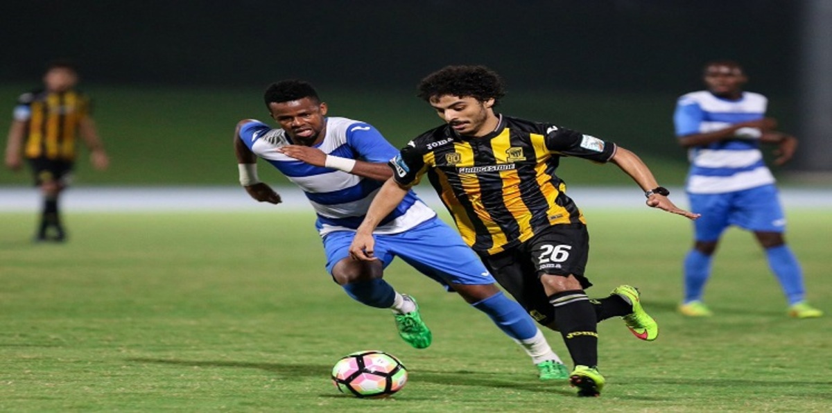 السعودية.. سر ارتداء لاعبي الاتحاد ساعات في مباراة ودية؟ (صور)