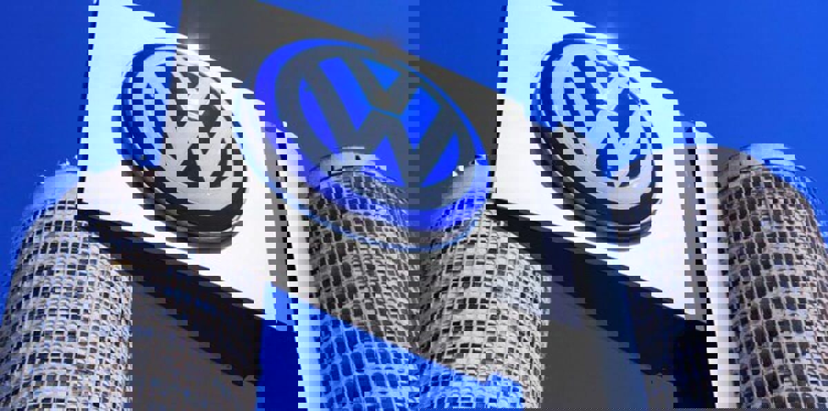 الزعيم النازي هتلر يطيح بكبير مؤرخي فولكس فاغن