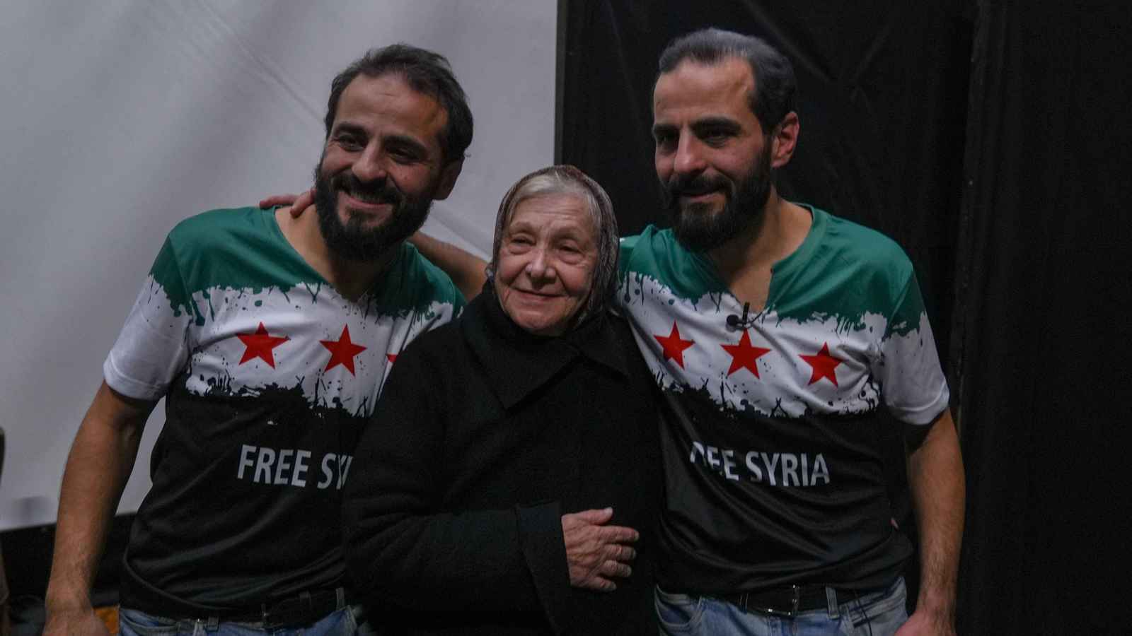 فرّا بمسرحهما إلى فرنسا.. سقوط الأسد يعيد الأخويْن ملص إلى دمشق