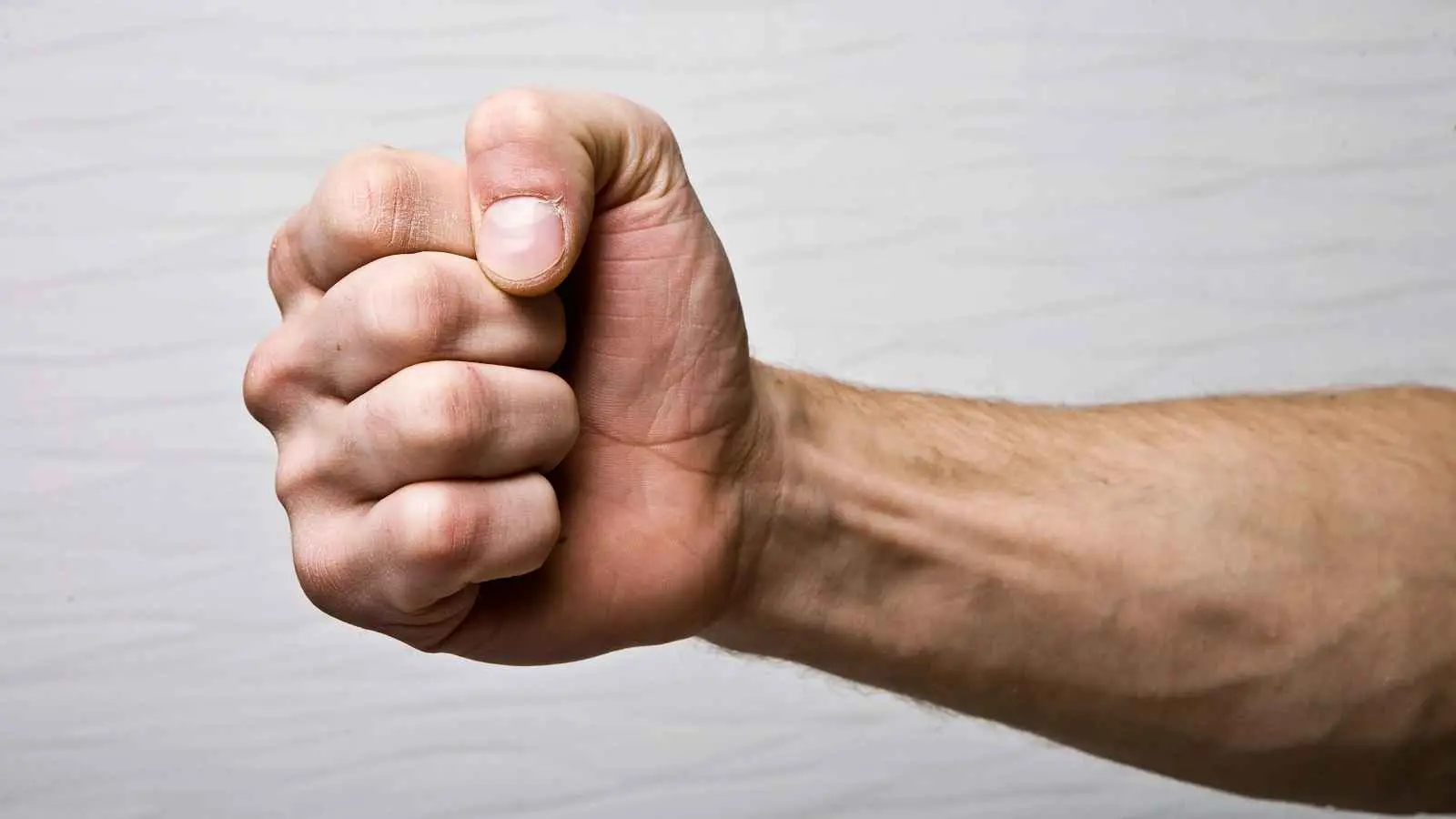 اختبار بسيط.. ما علاقة قوة قبضة اليد بمؤشر طول العمر؟