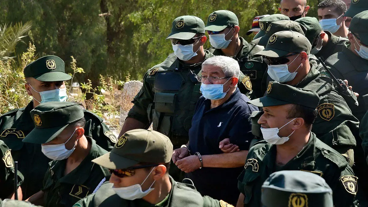 الجزائر .. أحكام بالسجن ضد أويحيى ووزيرين سابقين في قضية "السيارات الألمانية"