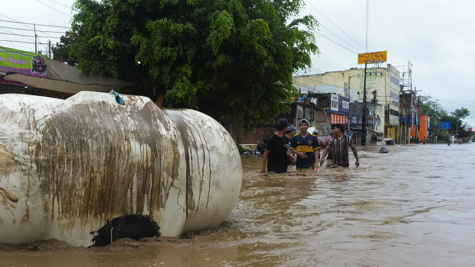 الفيضانات والأمطار الغزيرة تقتل 23 شخصاً في المكسيك (فيديو)