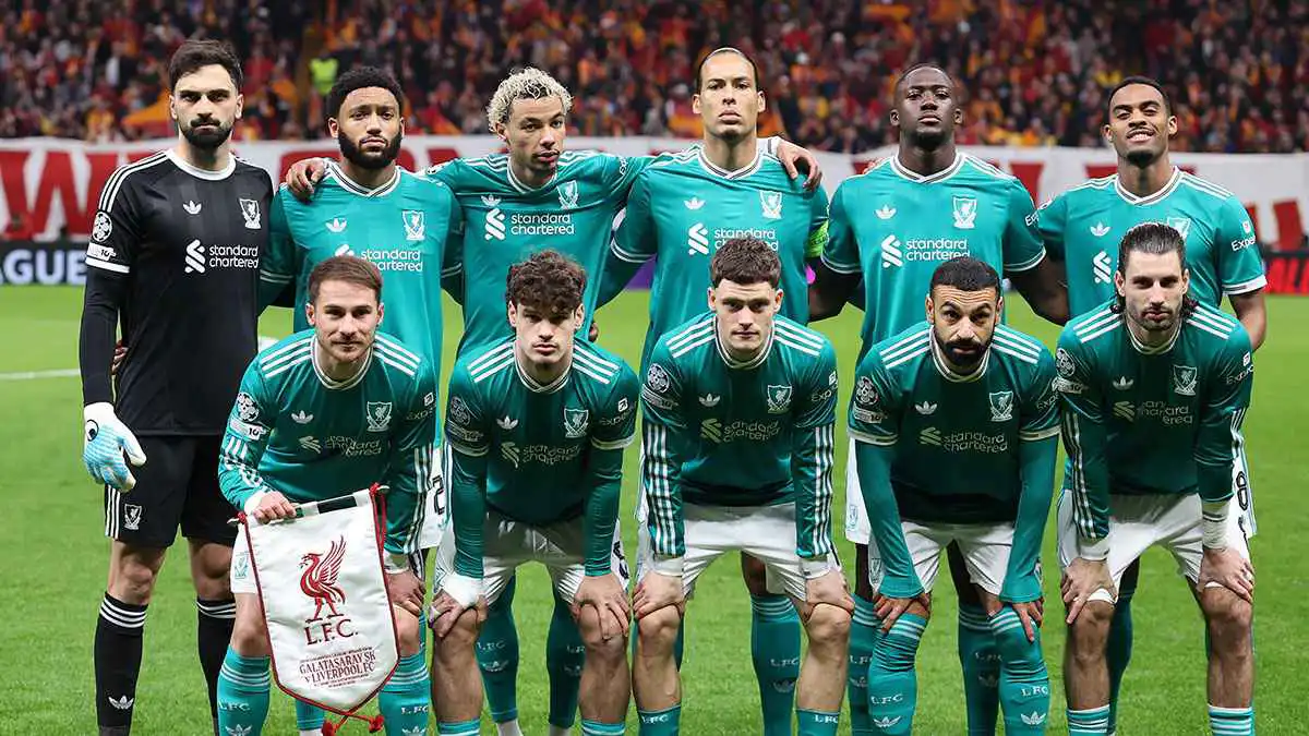 كأنه لم يلمس الكرة.. أكثر لاعب أثار استياء جمهور ليفربول أمام غلطة سراي