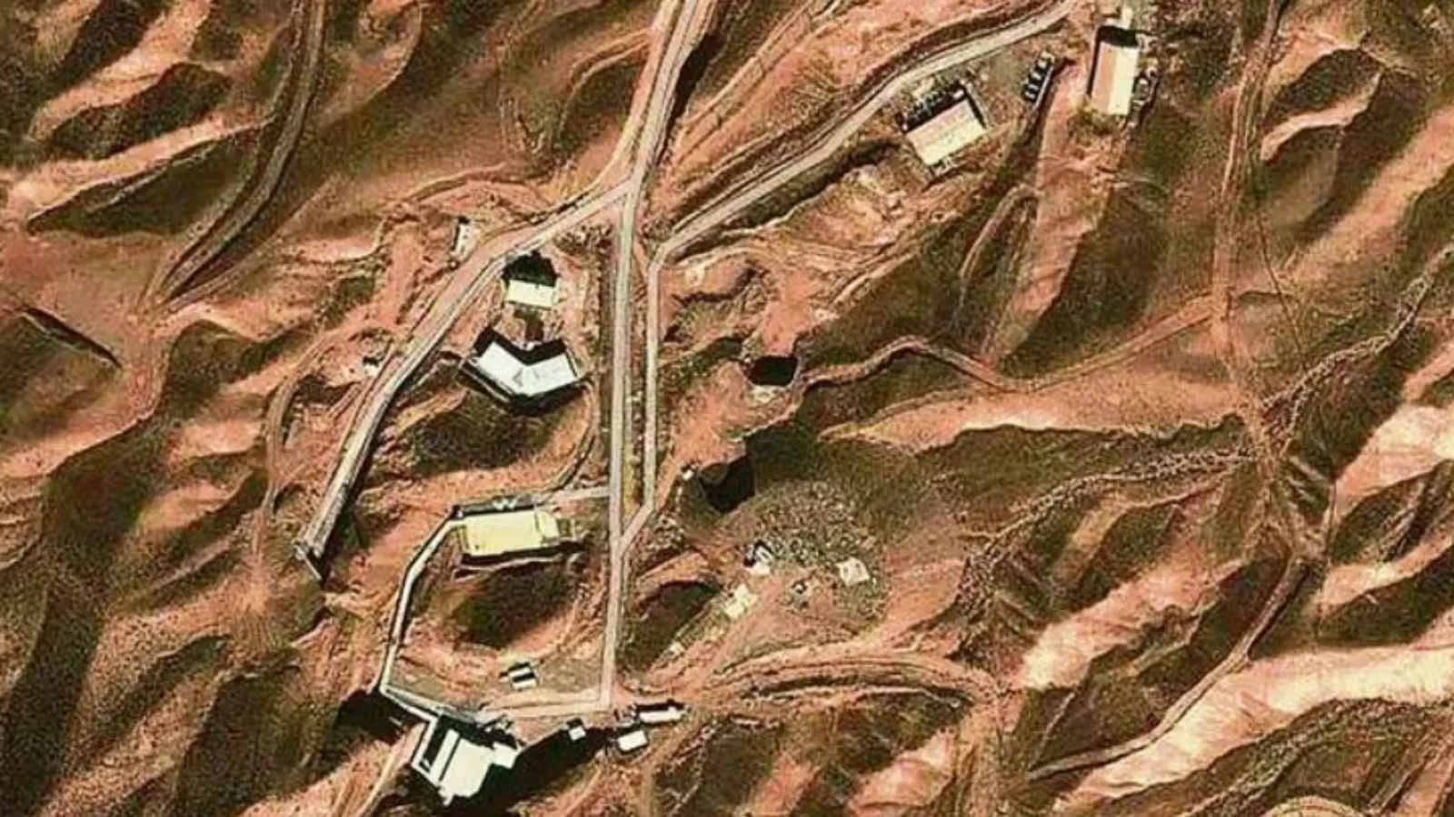 قصف قاعدة بارشين الإيرانية.. هل تجاوزت إسرائيل الخطوط الحمراء؟