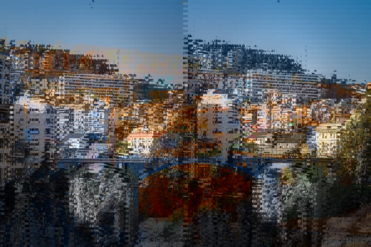 قسنطينة.. مدينة "الجسور المعلقة" وعروس الشمال الجزائري (فيديو إرم)