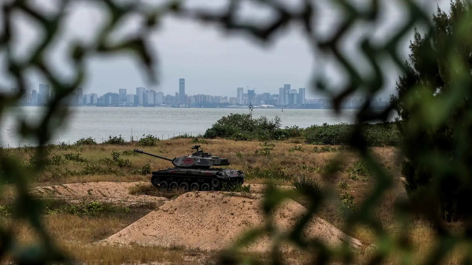 قبضة "الدرونات" وإغراءات "السياحة".. إستراتيجية بكين لضم تايوان