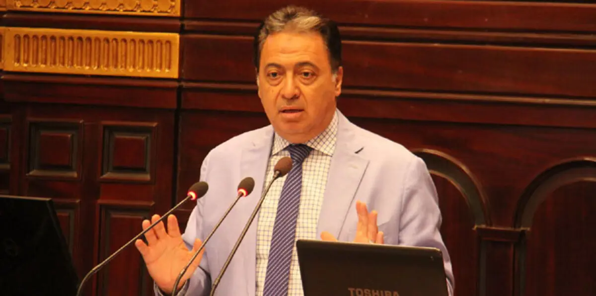 على خلفية أزمة الدواء.. برلمانيون مصريون يتهمون وزير الصحة بإهانتهم