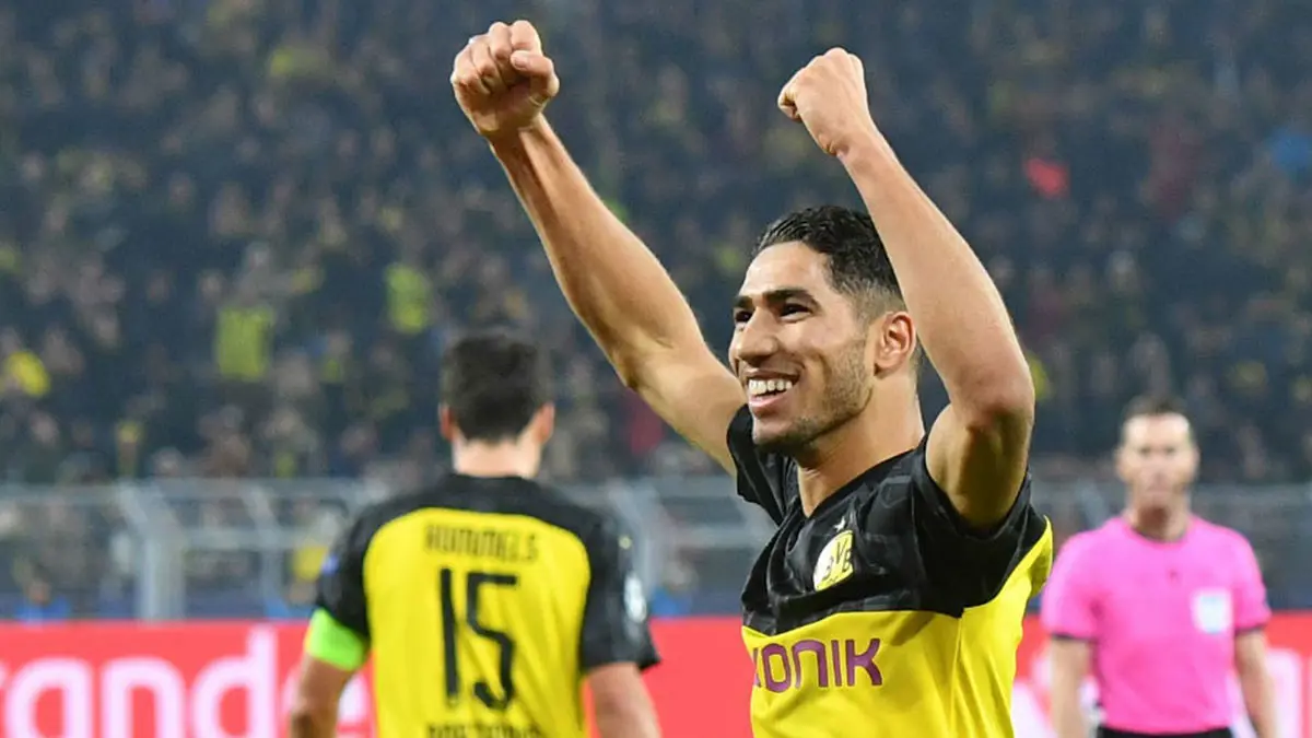 تقرير: تألق أشرف حكيمي مع بروسيا دورتموند يثير قلق العديد من لاعبي ريال مدريد