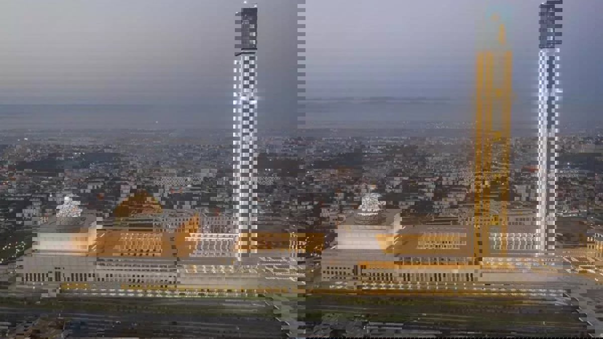 الجزائر تفتتح "رسميا" ثالث أكبر مسجد في العالم (صور)