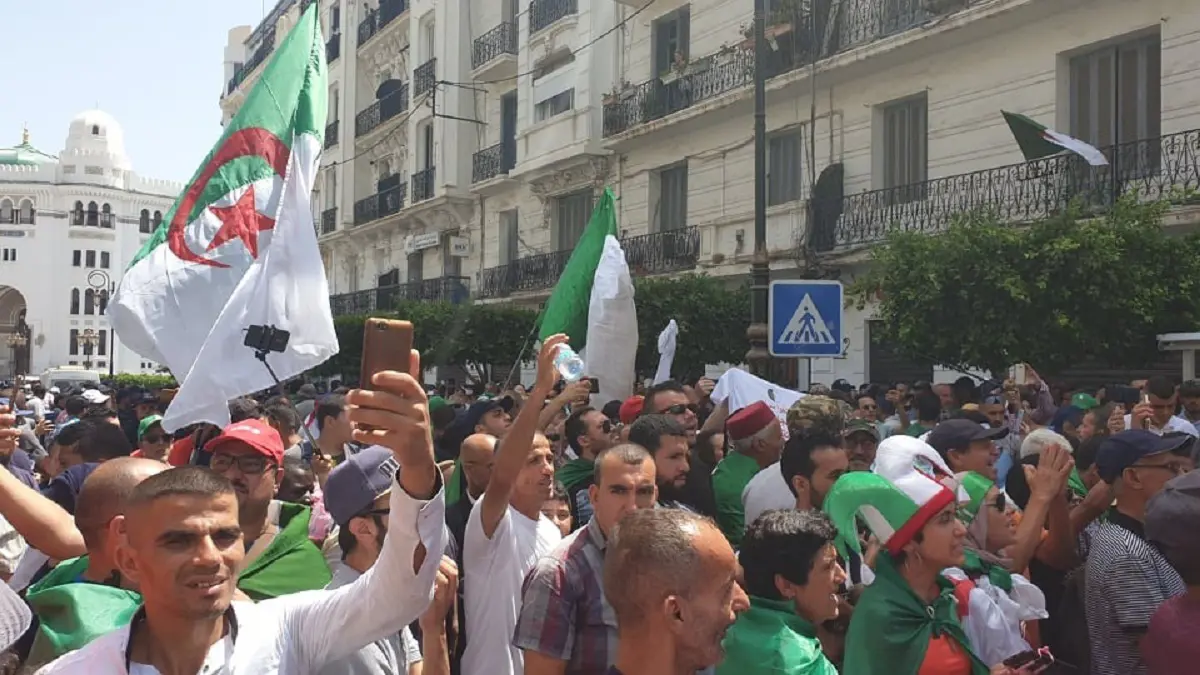 في الجمعة 21 من الحراك.. الجزائريون يستعجلون تسوية الأزمة السياسية (صور)