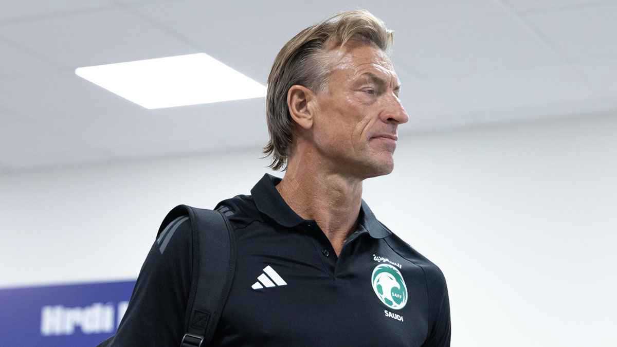 تحدث بعد ضغوط.. ما علاقة والدة رينارد الراحلة بالتأهل لكأس العالم؟ (فيديو)