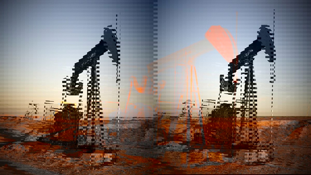 النفط يصعد مدعوما بتوقعات بشأن تعاف سريع للطلب‎