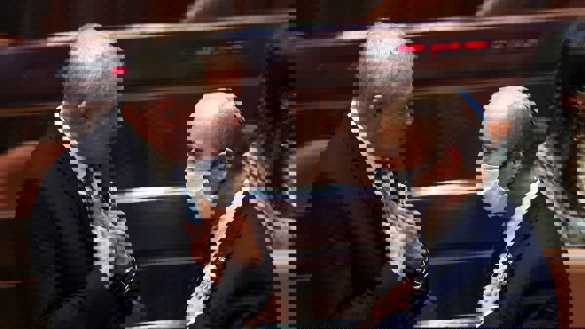 "صدمة واستهجان" في إسرائيل بعد اكتشاف "جاسوس إيراني" في منزل وزير الدفاع