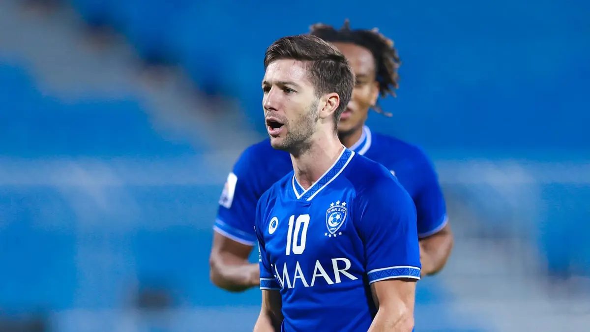 نادي الهلال السعودي يفاوض لوسيانو فييتو لإنهاء العقد بينهما