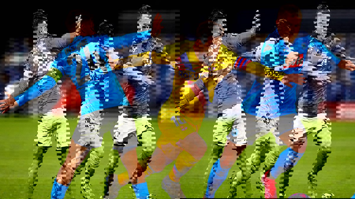 نابولي يثير أزمة قبل مباراة برشلونة خوفا من الموجة الثانية لـ"كورونا"