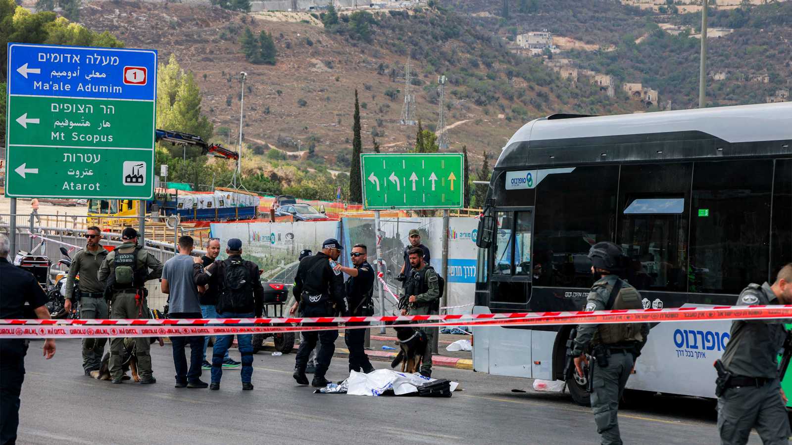 بـ4 كتائب.. الجيش الإسرائيلي يطوق قرى الضفة الغربية بعد عملية القدس