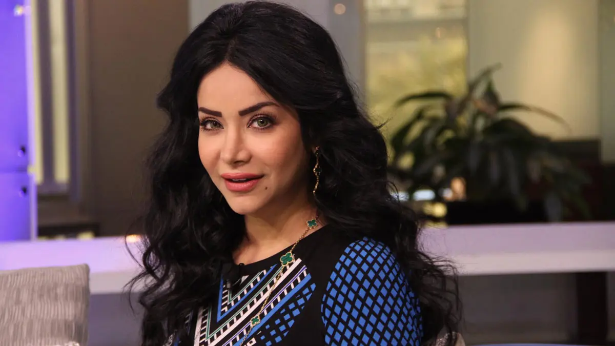 الإعلامية السعودية لجين عمران تحتفل بعيد ميلادها الـ42 بحضور عدد من المشاهير (فيديو)