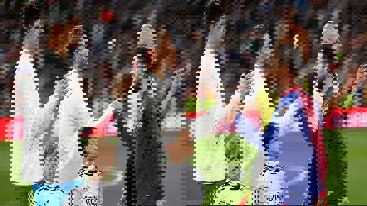 صحيفة كتالونية تقارن بين شهامة ليونيل ميسي وعنف سيرجيو راموس