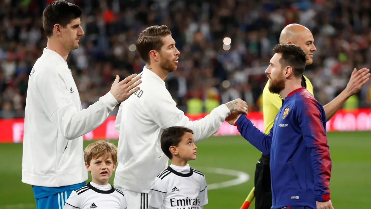 صحيفة كتالونية تقارن بين شهامة ليونيل ميسي وعنف سيرجيو راموس