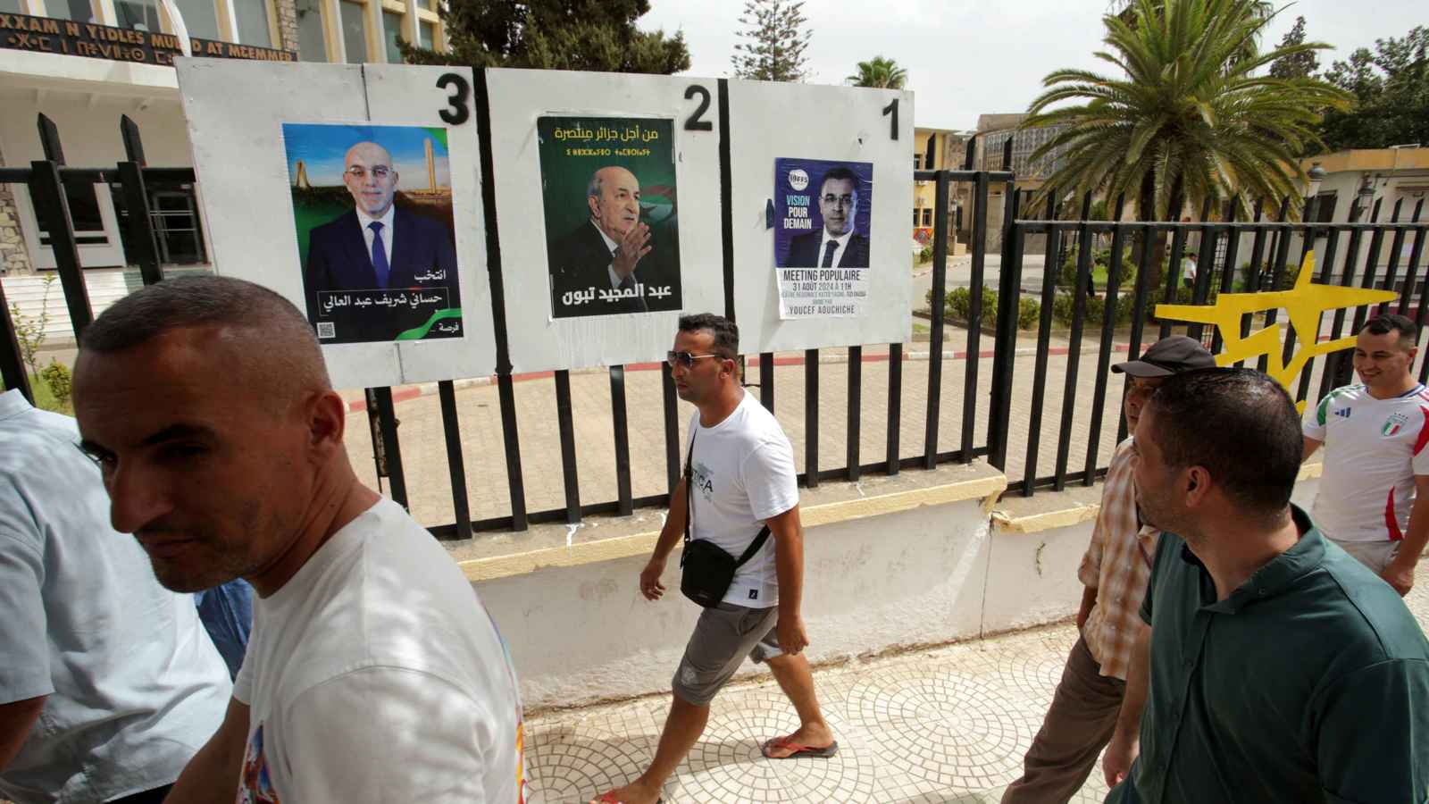 الجزائريون في الخارج يدلون بأصواتهم في الانتخابات الرئاسية